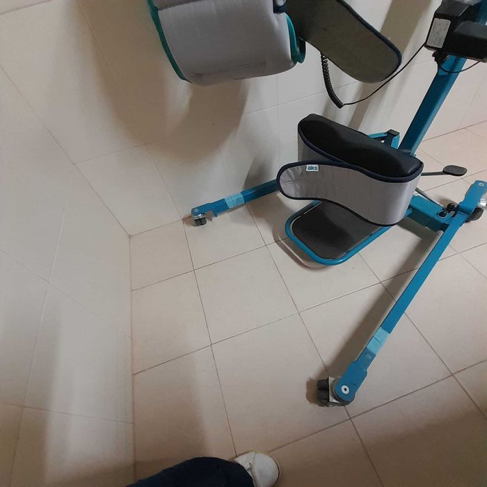 Elevador elétrico a bateria, de transferência para pessoas com mobilidade reduzida