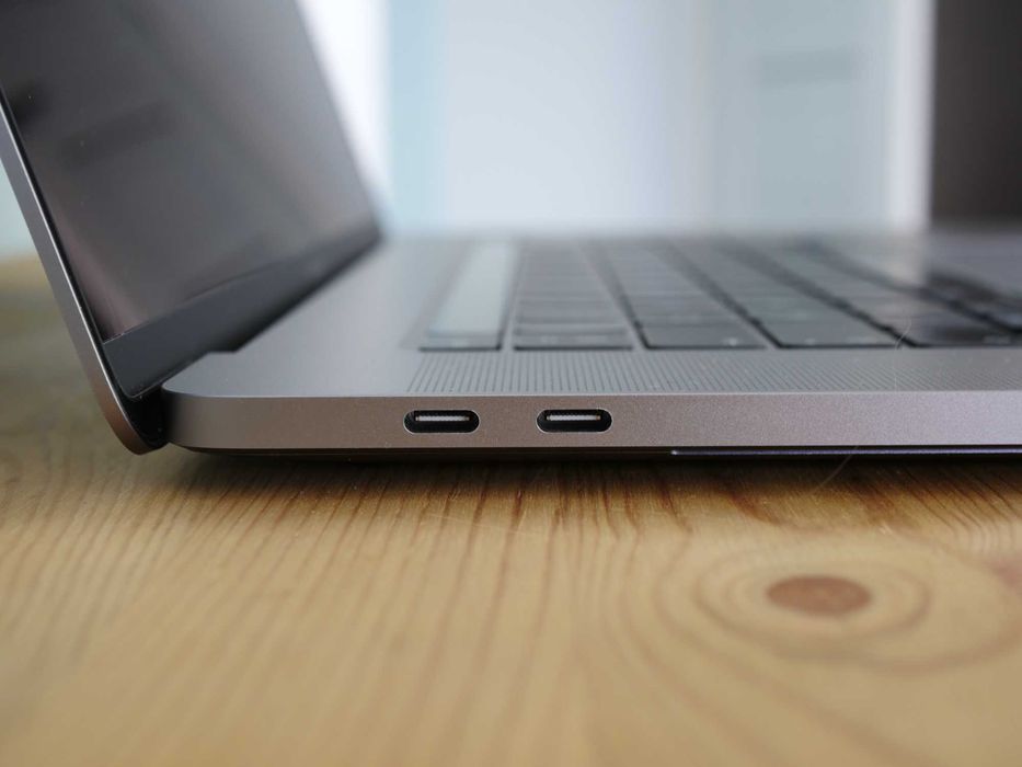 MacBook Pro 16 2019r, i9, 32 GB RAM, 1 TB SSD, Space Gray