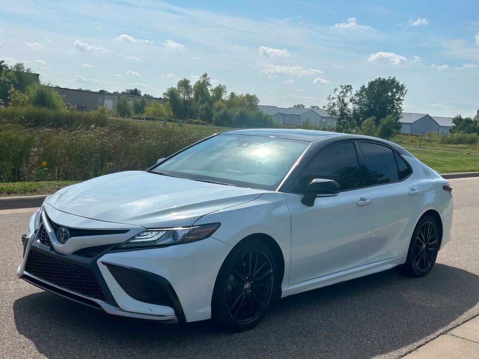 Toyota Camry      2024