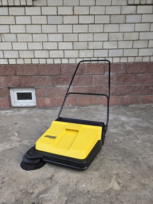 Підмітальна машина Karcher KМ 550