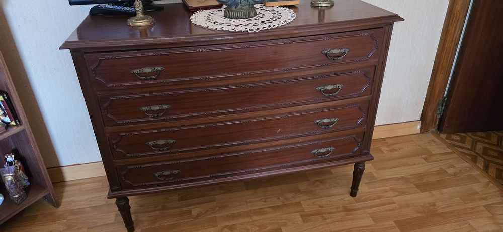 Conjuto de 1 Cama de  casal 2 mesas de cabeceiras e 1 comoda