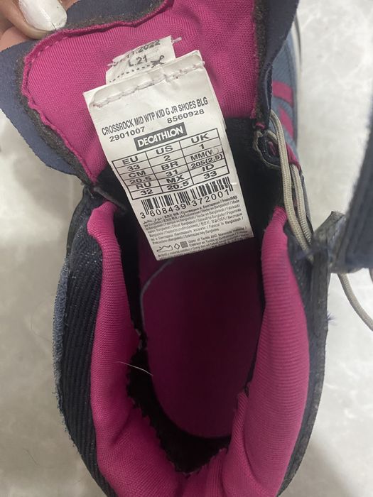 Estou a vender estas botas novas da marca Quechua  tamanho33 obrigada.