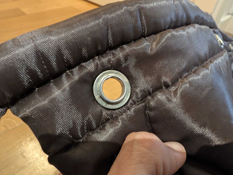 Cortinado de isolamento castanho