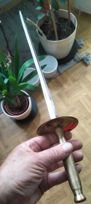 sztylet mizerykordia