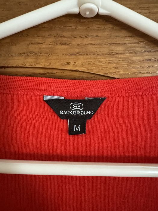 Червона футболка