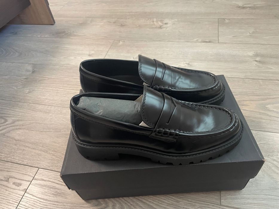 Продам лофери Massimo Dutti