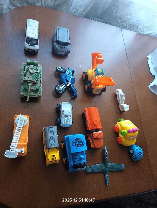 наборы машинок в хорошем состоянии