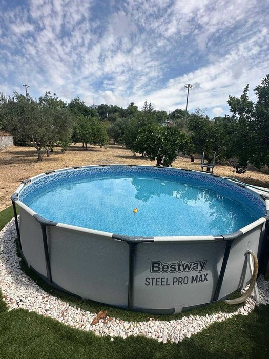 Esta a venda uma piscina!