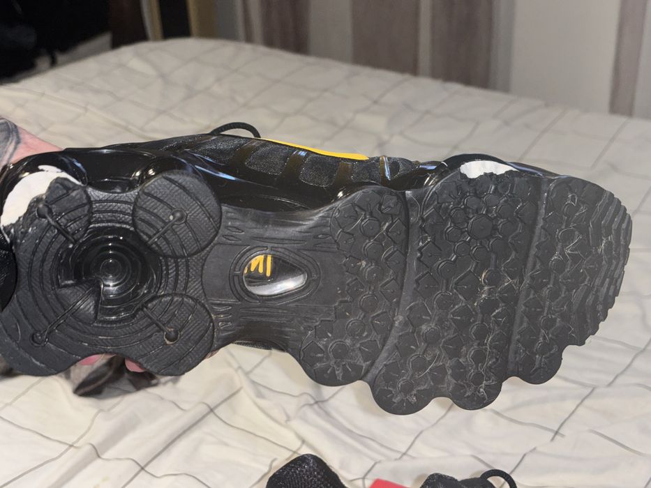 Nike Shox TL - Preto/Amarelo - Tam. 45,5 - Com defeito na sola (danificada por animal)