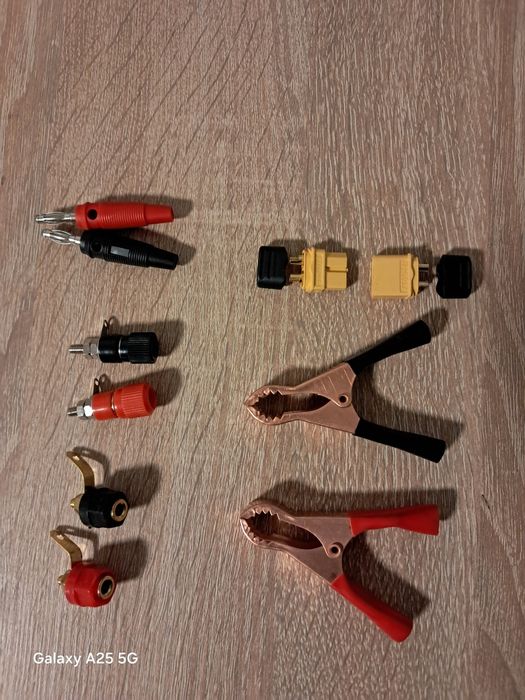 XT- 60 ,  банани, крокодили