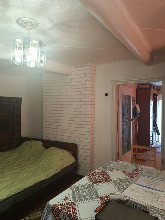 Продам 2 кімнатний будинок з великою земельною ділянкою (р-н 8 школи)