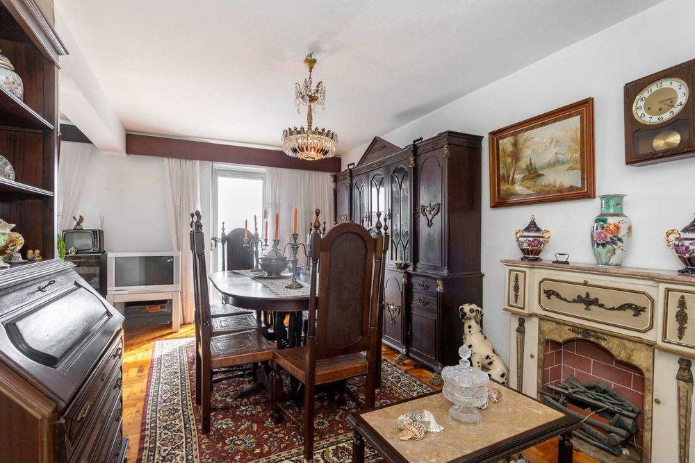 Mesa de sala antiga