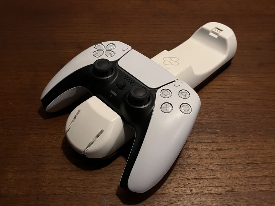 Comando e estacao de carregamento Playstation 5