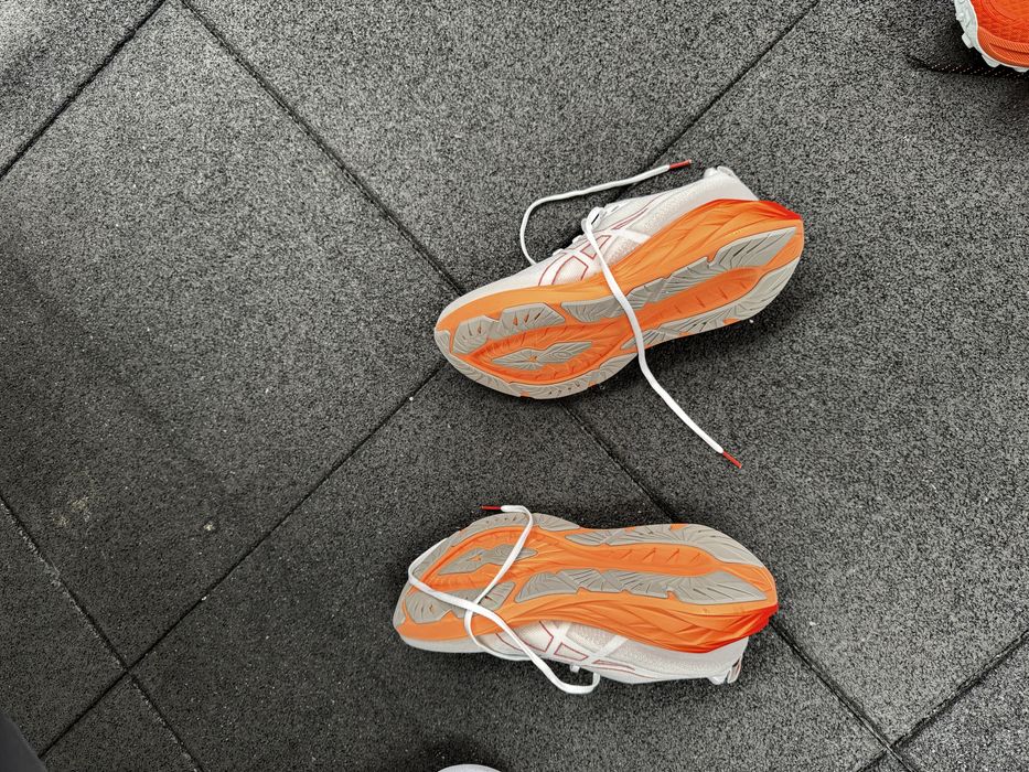 Tenis corrida Asics Superblast 44,5