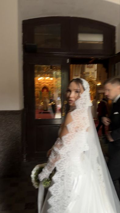 Фата вельон мантілла іспанка з мережива шантильї айворі off white