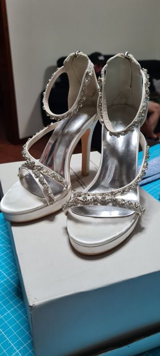 Sandália tiras cerimónia/noiva brancos com detalhes prata