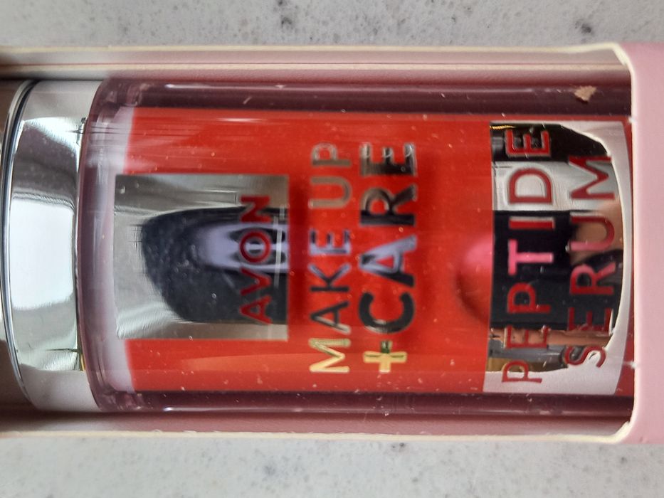 Błyszczyk-serum z peptydami Ruby Drip Avon