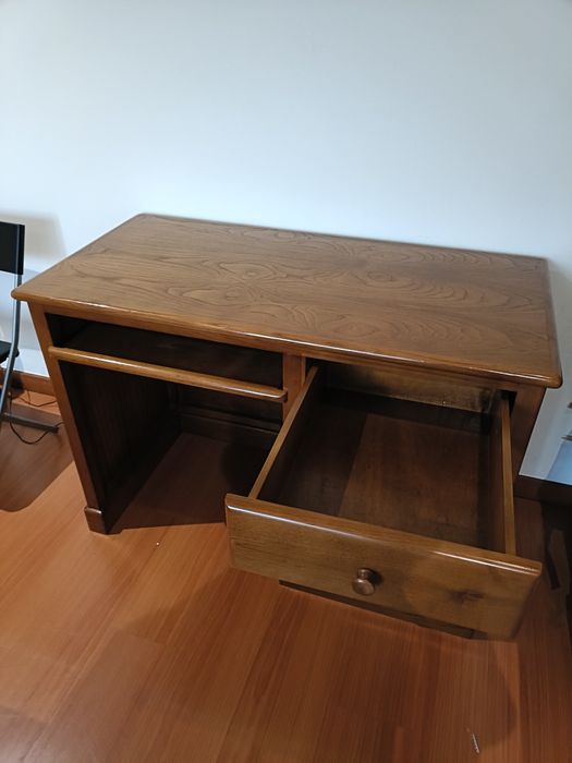 Secretária em Pinho Maciço