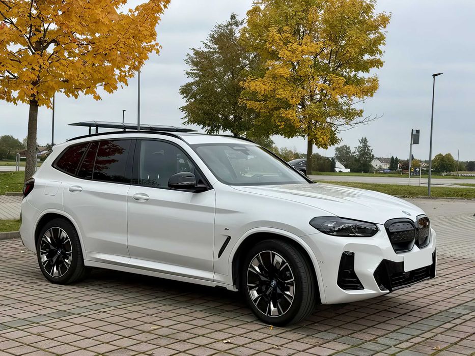 BMW iX3      2023