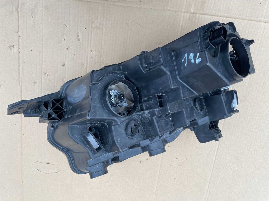 Lampa przód przednia prawa Citroen Berlingo III Europa