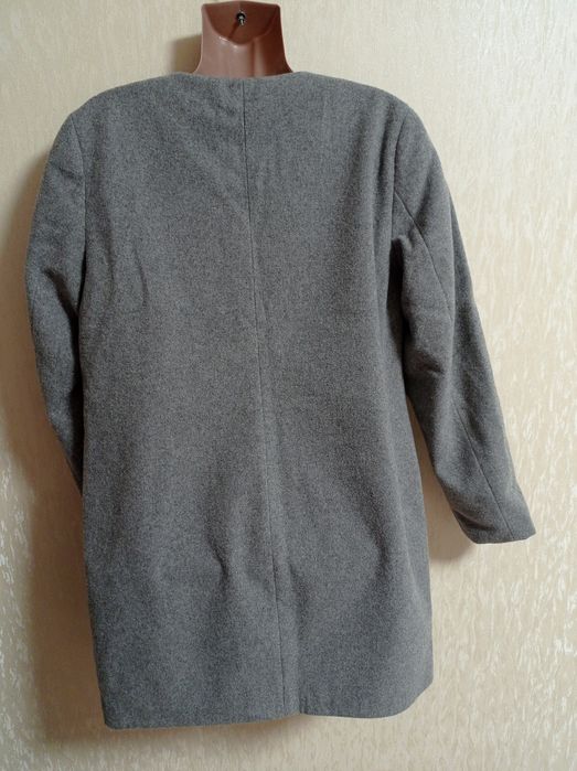 Стильне базове сіре пальто