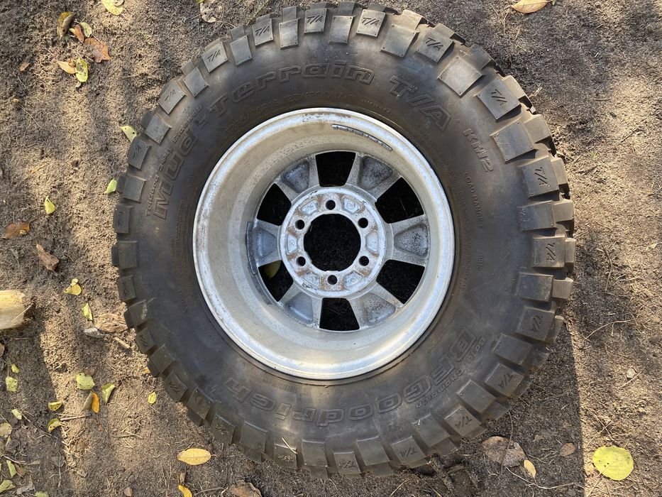 позашляхова шина BFGoodrich Mud-Terrain T/A KM2, розмір LT265/75 R16.