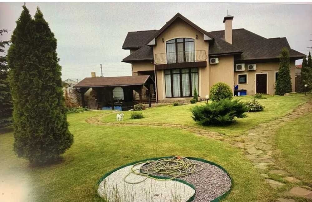 Продам 2х этажный дом на Малой Даниловке,256м2,кап.ремонт(код5372)