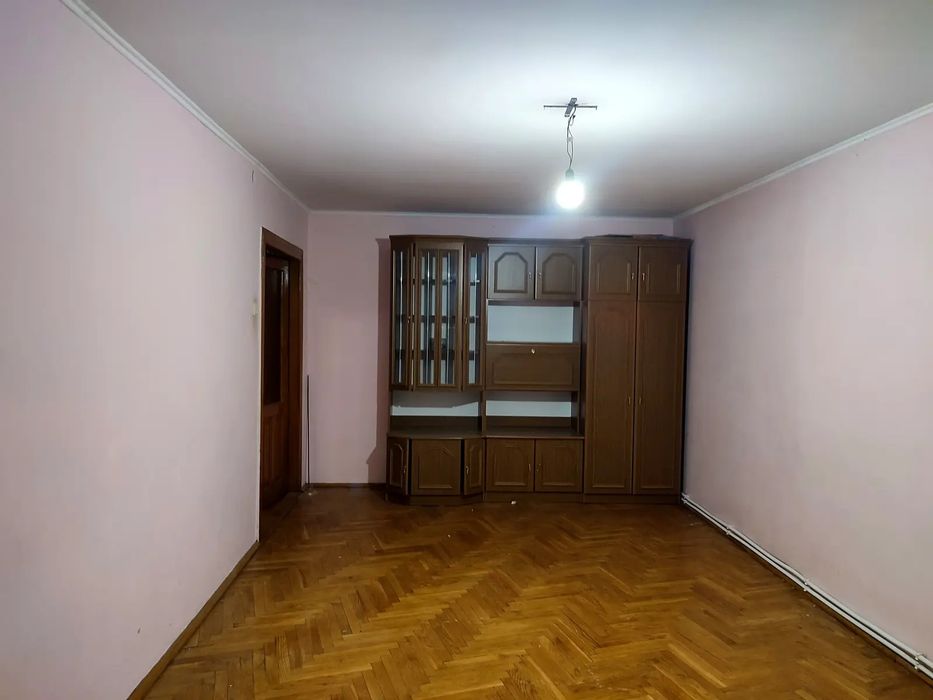 Продаж 4-кімнатної квартири 84,1 м кв. в  ближньому центрі м. Старий Самбір Самбірського району Львівської області.