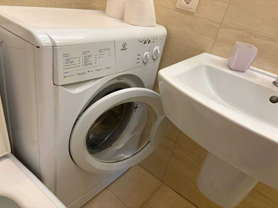 Пральна машина Indesit (вузька) на запчастини