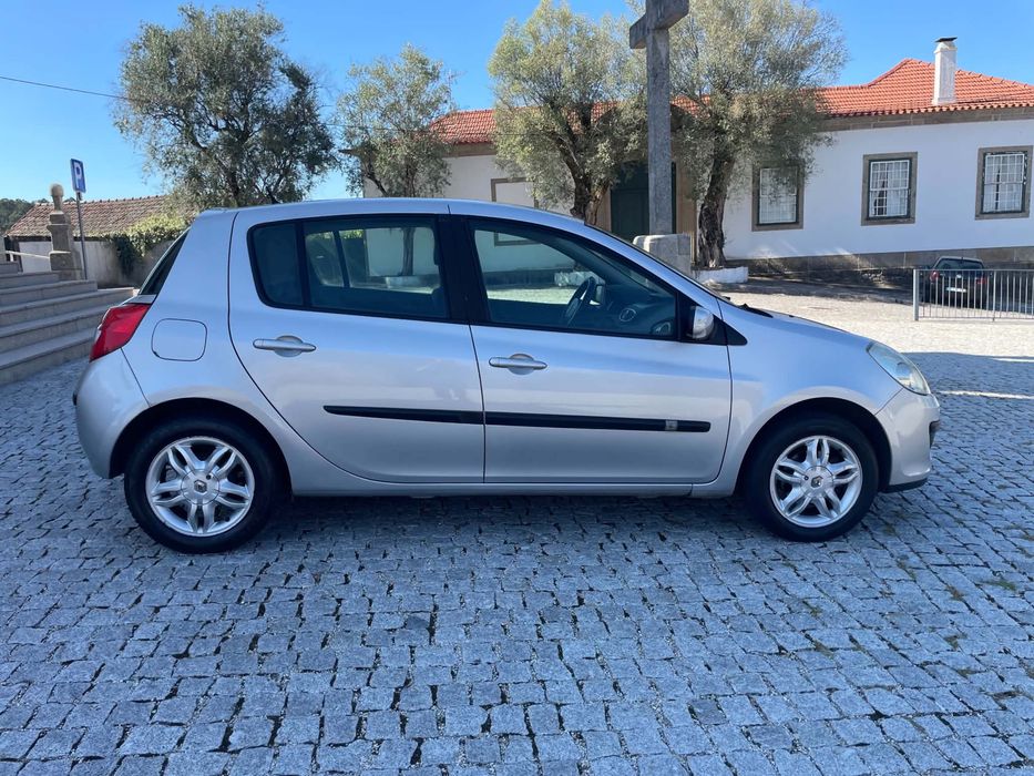 renault clio 1.2 (1 dono)