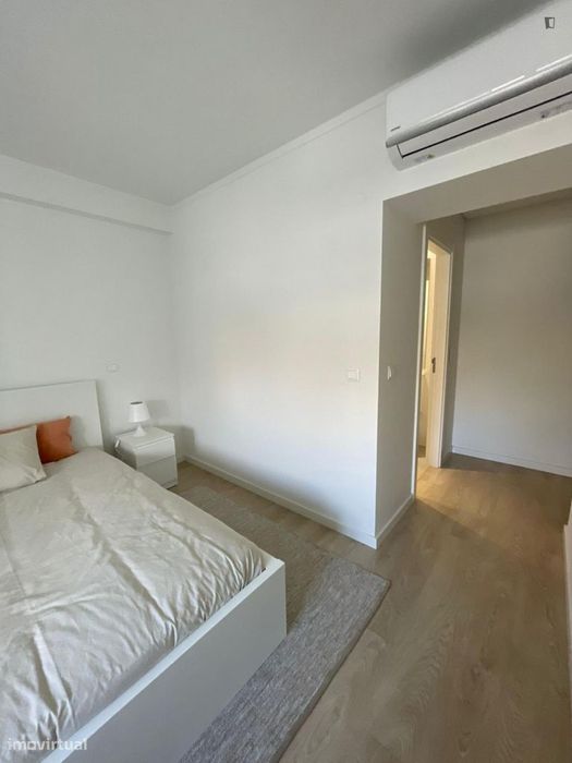 Quarto - localizado em Lumiar Lisbon