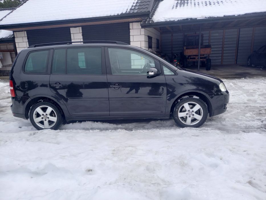 Тоуран 2.0 103 кіловати, коробка автомат.