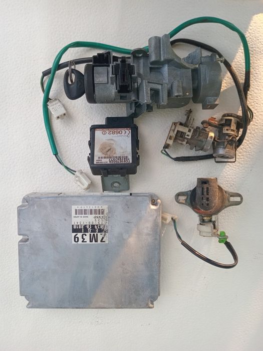 ЕБУ комплект mazda 323 BJ 1.6 мех. 2001р