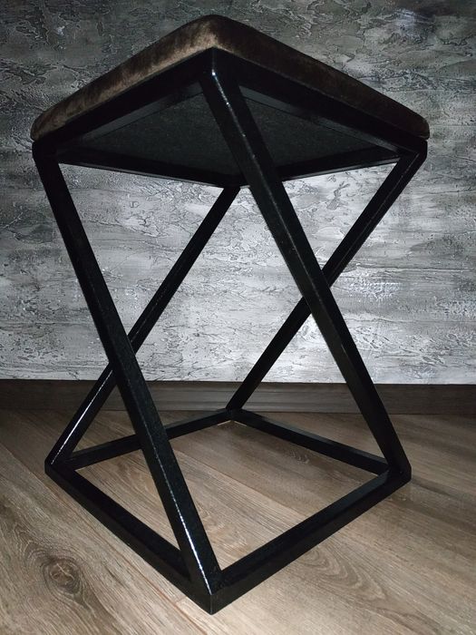 Табурет з м'яким сидінням