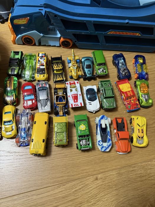 Ігровий набір Hot Wheels Гараж для трюків.