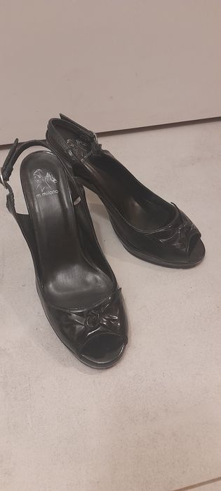 Czółenka lakierki na obcasie marki M.Milano
