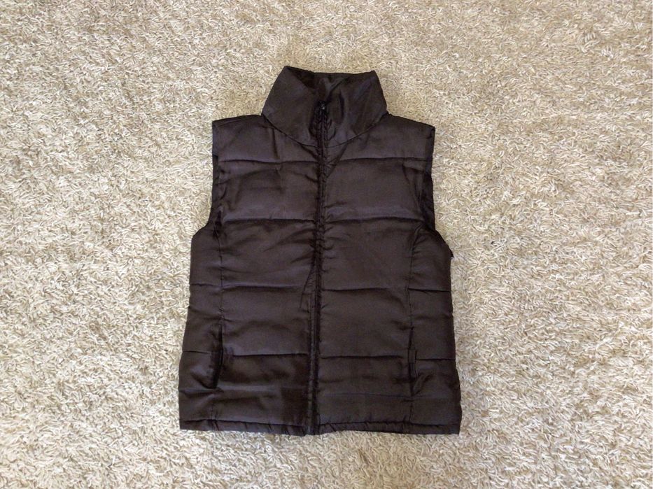 Жилетка теплая.