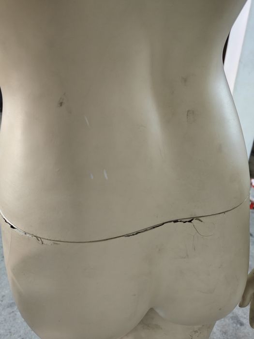 Manequim de Mulher Corpo Inteiro c/ Base com +/- 1m e 80 cm de altura