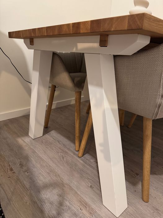 Mesa de jantar de madeira JYSK