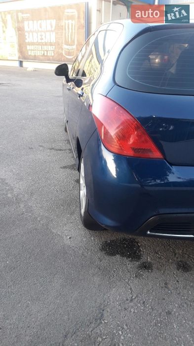 Автомобіль Пежо 308