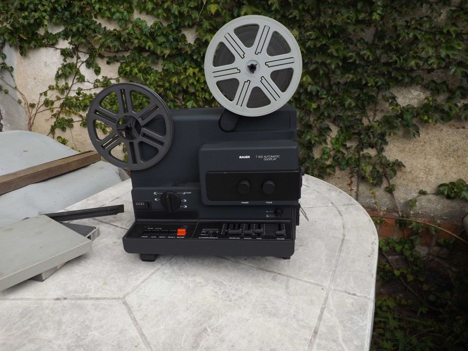 Projektor filmowy 16 mm.