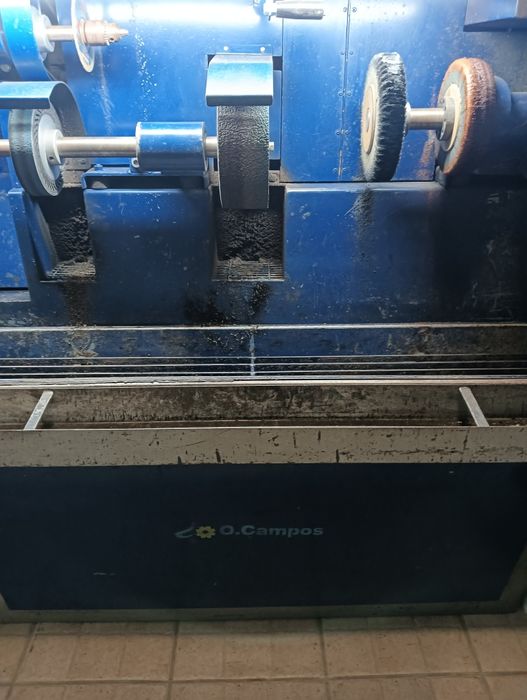 Máquina acabamento de calçado