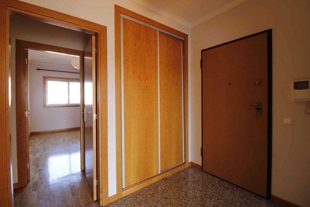 Arrendamento T2 Rio Tinto Metro Carreira