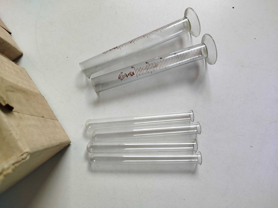 Probówki  laboratoryjne szklane 2 rodzaje  ok 50 szt.