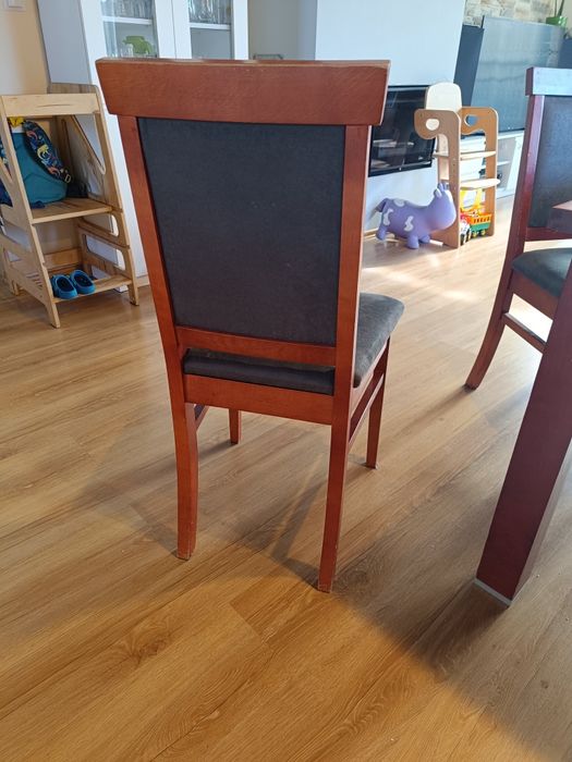 Sprzedam stół z krzesłami