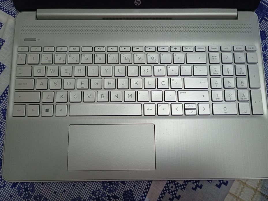 Vendo Portátil HP 15S com poucos anos