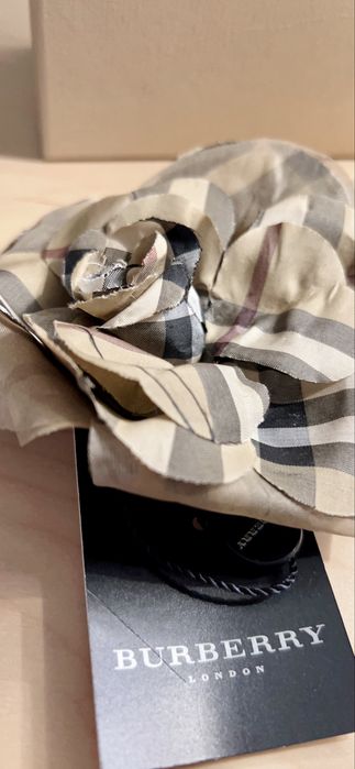 Elástico de cabelo/alfinete de peito Burberry