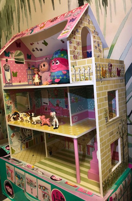 Ляльковий деревʼяний будиночок