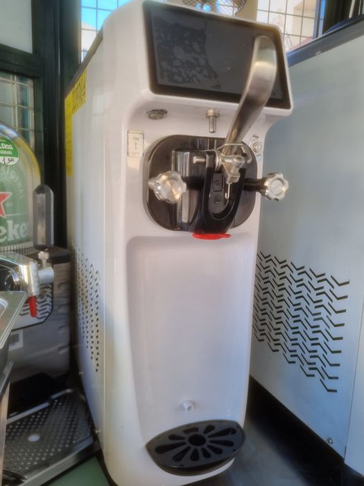Máquina de gelado soft Profissional - 16L/h - 1,15kW - Touch - 1 sabor - Aparelho de bancada