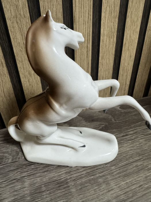 Статуэтка Конь на дыбах